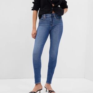 Like new GAP blue jeans True Skinny High Rise sz 26R 4